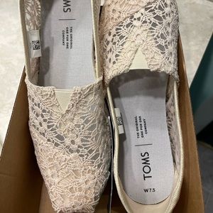 Toms~Size 7 1/2~NWT